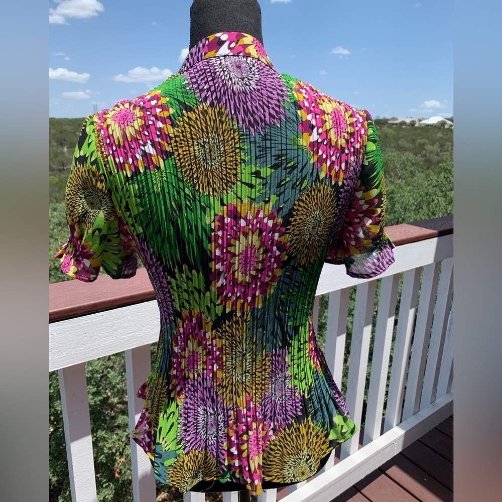 Multicolored Floral Button Down Shirt - Picture 4 of 8